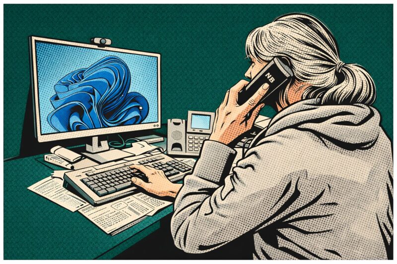 Frau sitzt am PC und telefoniert